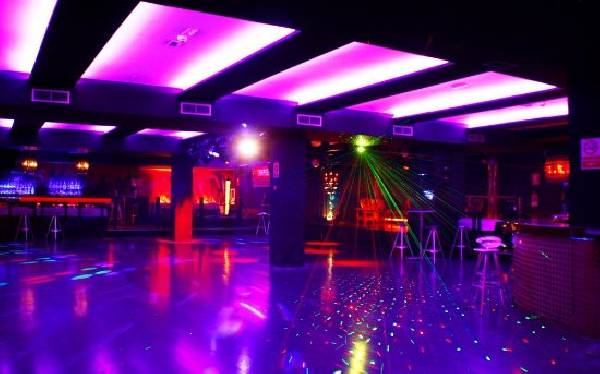 Fiesta NocheVieja Discoteca Bahía The Host