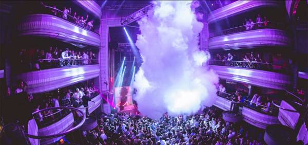 San Valentín en la Discoteca Teatro Kapital Madrid. Romance y diversión que no te puedes perder